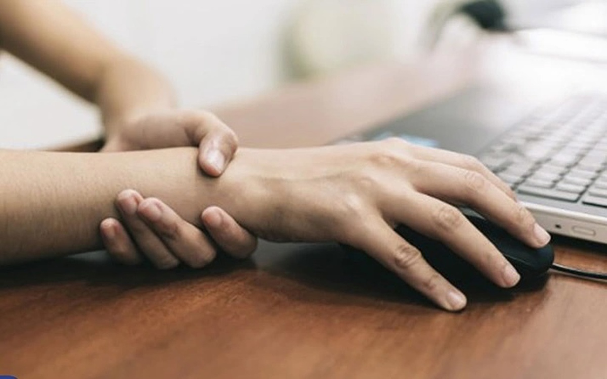 Increasing Wrist Disorders Among Office Workers: A Warning About Excessive Computer and Smartphone Use